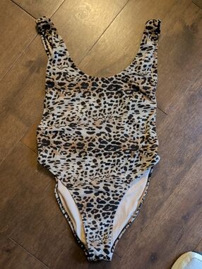 Dixperfect Leopard Print One-Piece Swimsuit